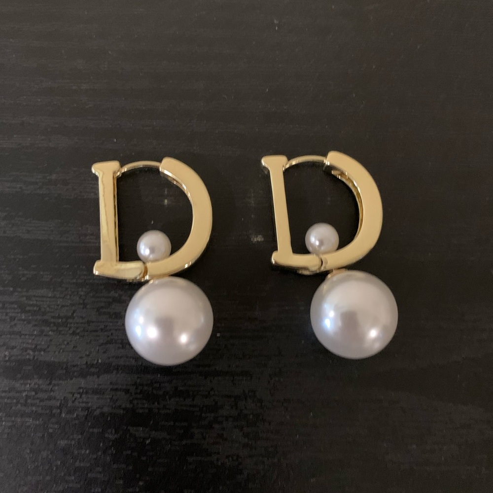 ✨NWT Faux Pearl 2 / in 1 earrings ✨
